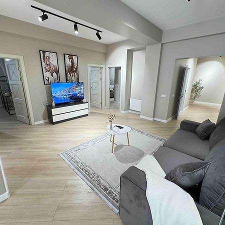 Rentnow Modern Business Apartment With 3 Bedrooms In Centre تشيسيناو المظهر الخارجي الصورة