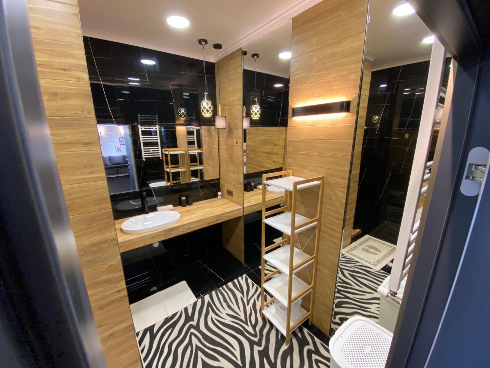 Rentnow Modern Business Apartment With 3 Bedrooms In Centre تشيسيناو المظهر الخارجي الصورة