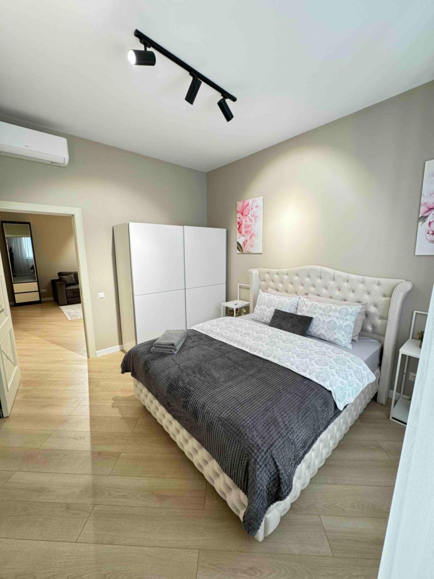 Rentnow Modern Business Apartment With 3 Bedrooms In Centre تشيسيناو المظهر الخارجي الصورة