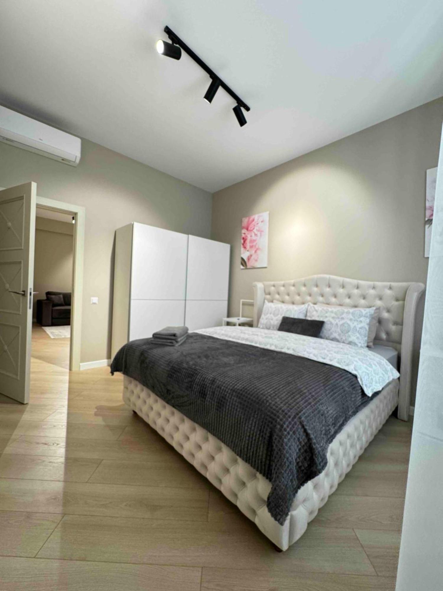 Rentnow Modern Business Apartment With 3 Bedrooms In Centre تشيسيناو المظهر الخارجي الصورة