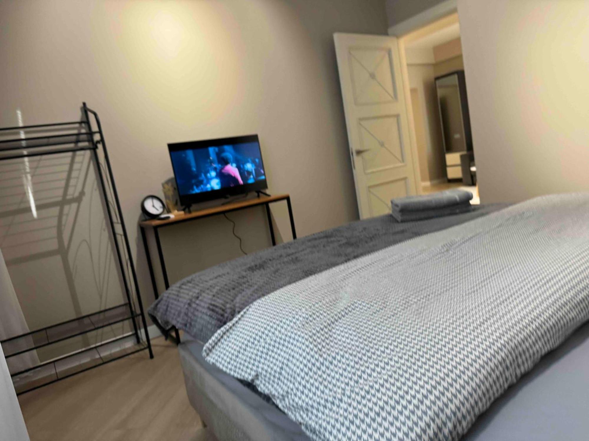 Rentnow Modern Business Apartment With 3 Bedrooms In Centre تشيسيناو المظهر الخارجي الصورة