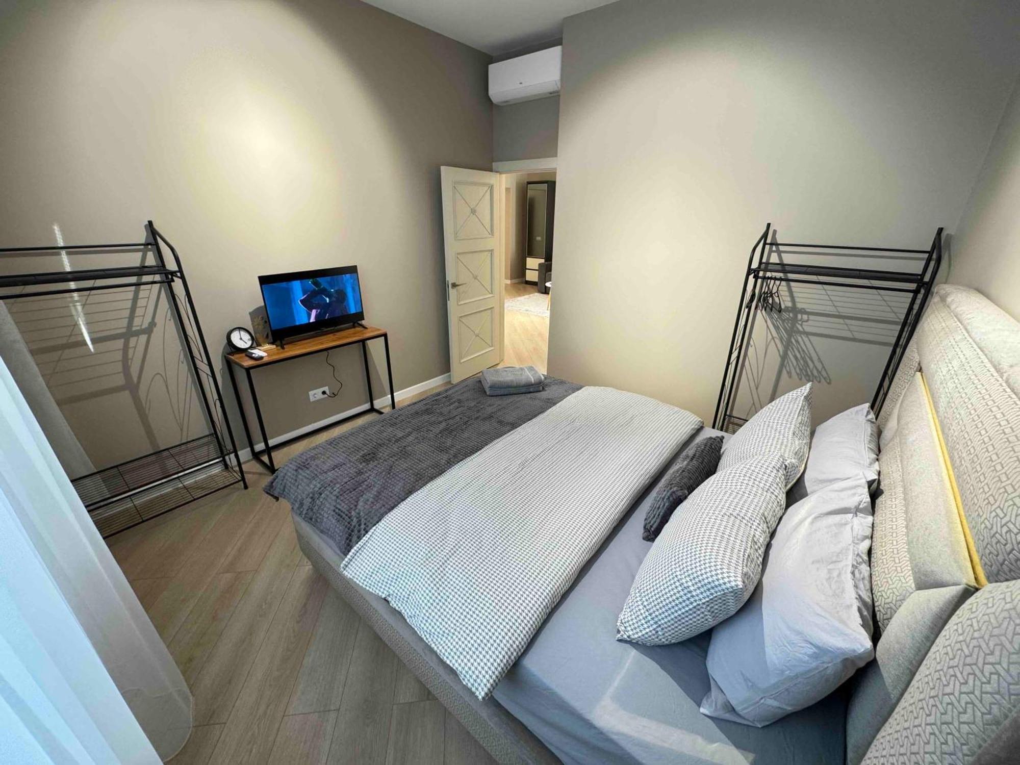 Rentnow Modern Business Apartment With 3 Bedrooms In Centre تشيسيناو المظهر الخارجي الصورة